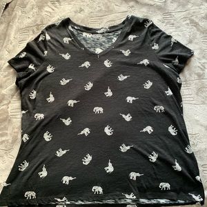 Elephant print tee 🐘